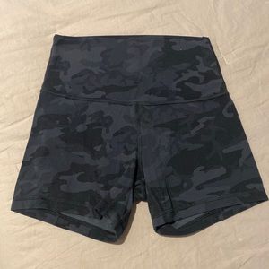 Lulu Lemon Align high rise 4in shorts